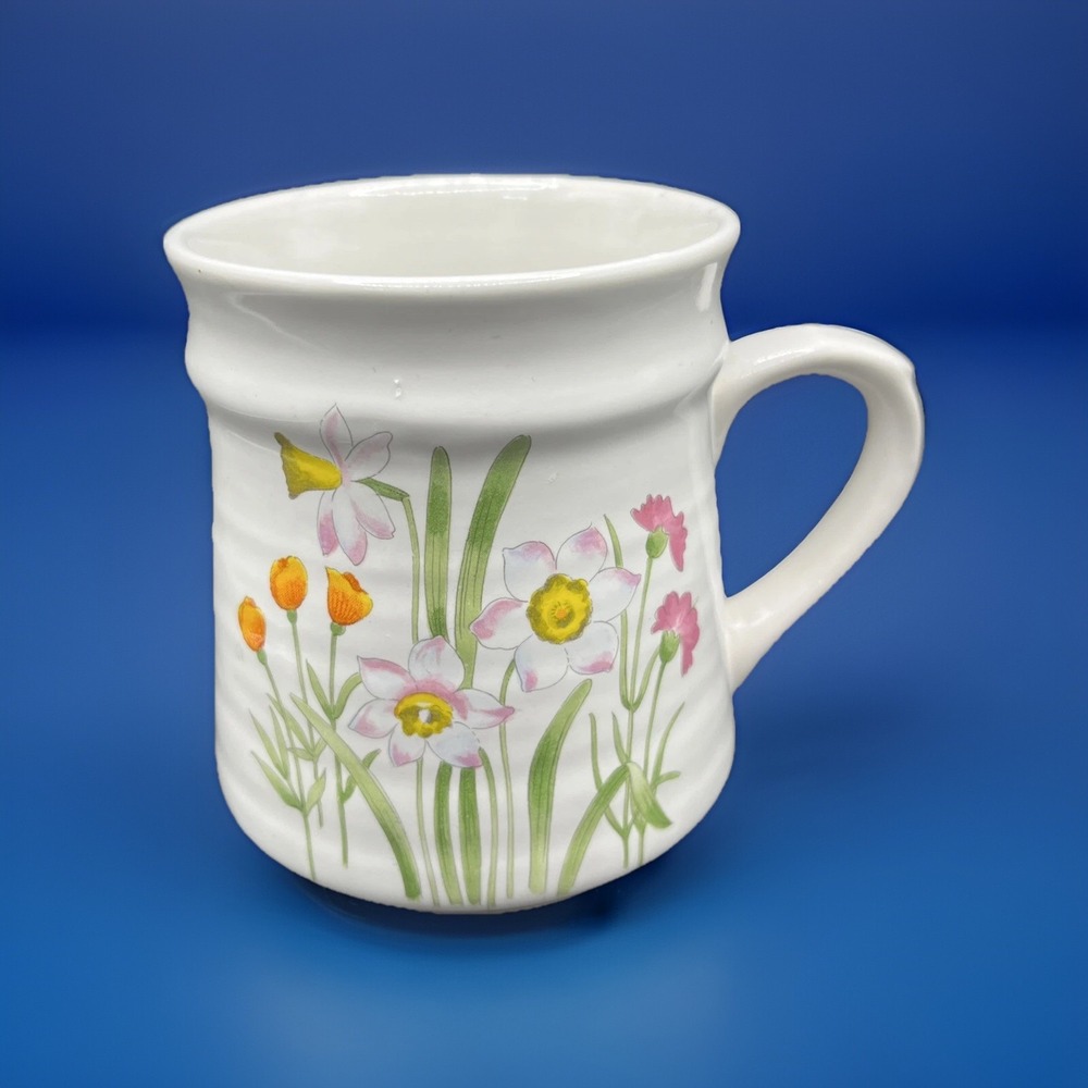 White Ceramic Springtime Wildflower Feminine Floral‎ Coffee Mug Japan Vtg 10 oz